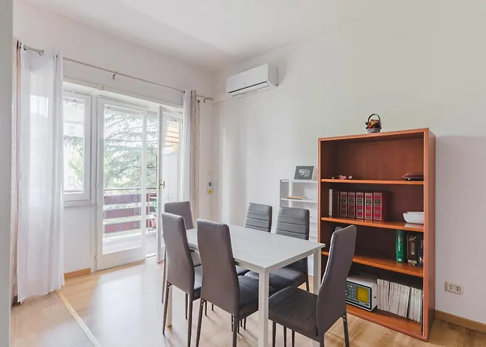Pelizzi Apartment, 5 Persone, 2 Camere, Balcone, Cinecittà Apartamento Roma